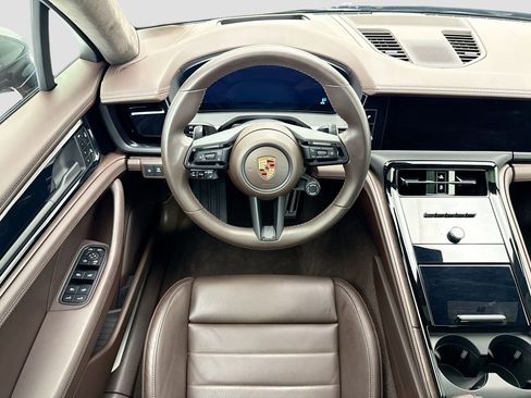 Used 2025 Porsche Panamera RWD image 10
