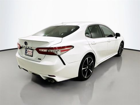 Used 2019 Toyota Camry XSE image 7