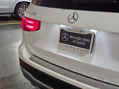 New 2026 Mercedes-Benz GLB 250 4MATIC image 16