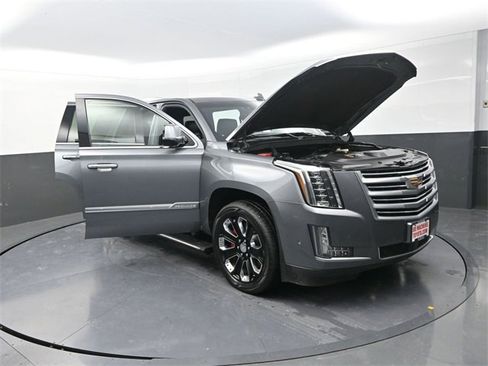 Used 2019 Cadillac Escalade Platinum image 35