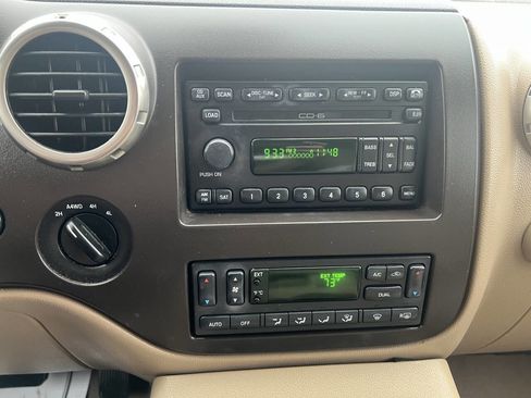 Used 2004 Ford Expedition Eddie Bauer image 10