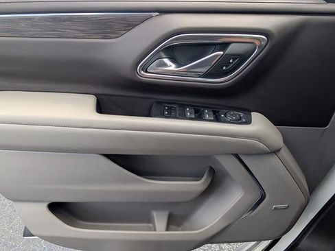 Used 2023 Chevrolet Suburban LT image 35