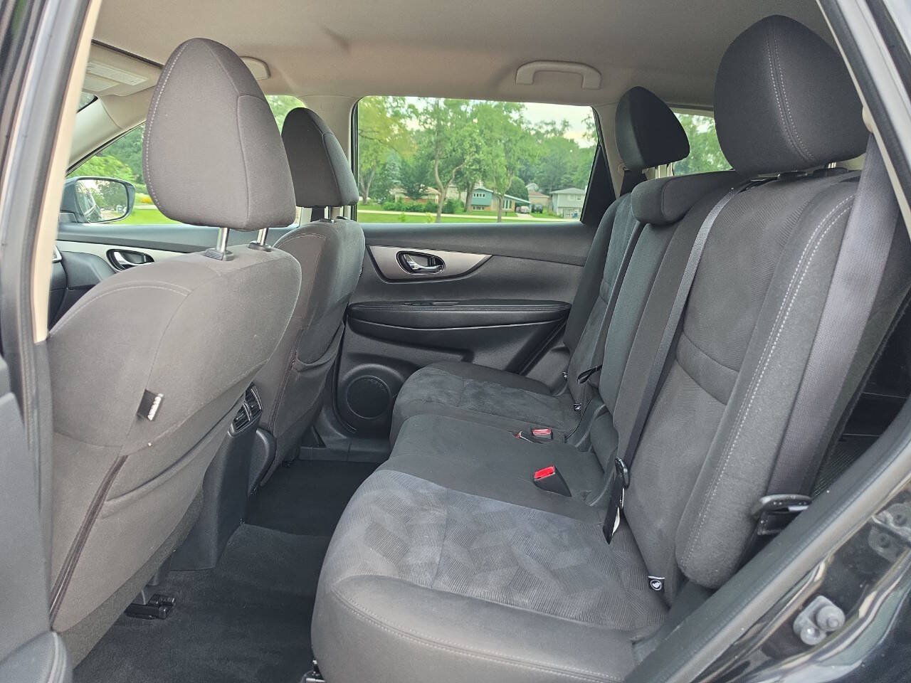 Used 2016 Nissan Rogue SV w/ SV Premium Package AWD/4WD image 11