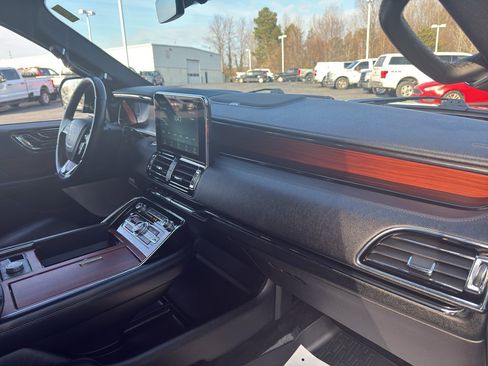 Used 2021 Lincoln Navigator Reserve image 21