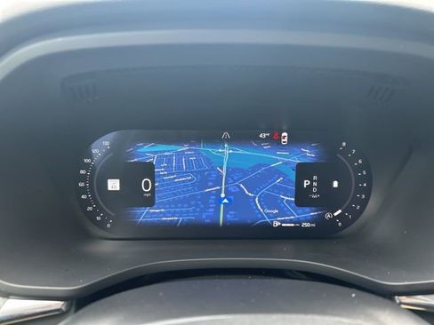 Certified 2025 Volvo XC60 B5 Plus AWD/4WD image 20