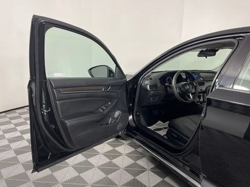 Used 2019 Honda Accord EX image 18
