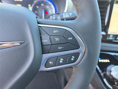 New 2026 Chrysler Pacifica Pinnacle image 32