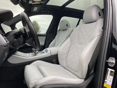 Used 2023 BMW X5 xDrive40i w/ M Sport Package image 7