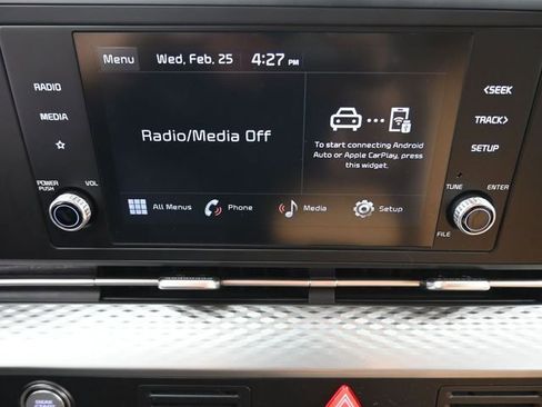 Used 2023 Kia Carnival LX image 6