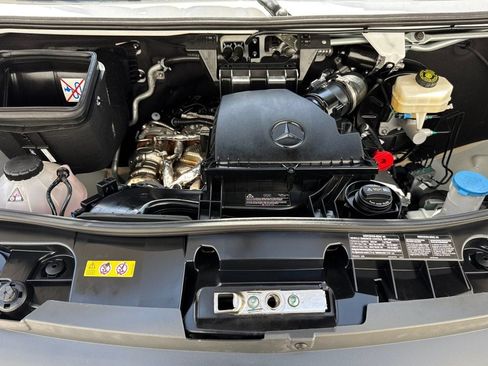 Used 2024 Mercedes-Benz Sprinter 2500 image 38