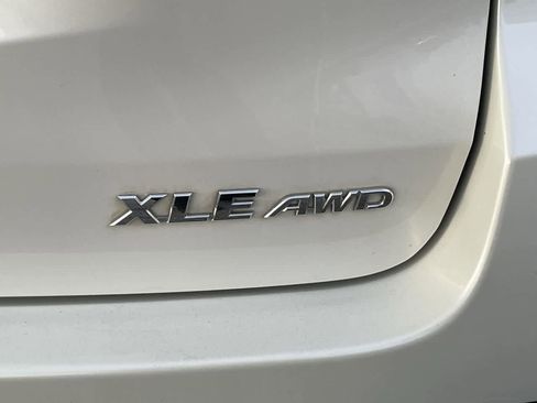 Used 2019 Toyota Highlander XLE image 41