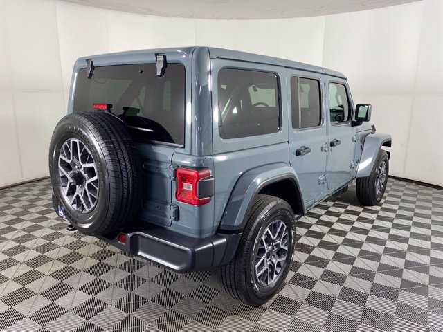 Used 2026 Jeep Wrangler Unlimited Sahara AWD/4WD image 8