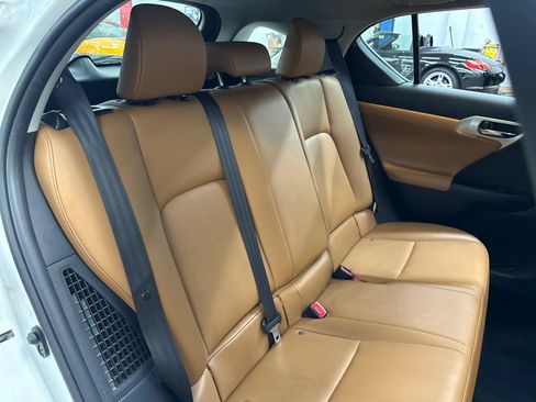 Used 2013 Lexus CT 200h FWD image 23