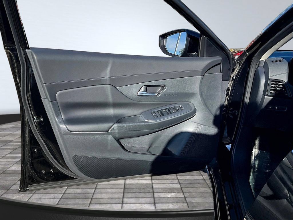 Used 2026 Nissan Sentra SV w/ SV Convenience Package FWD image 25