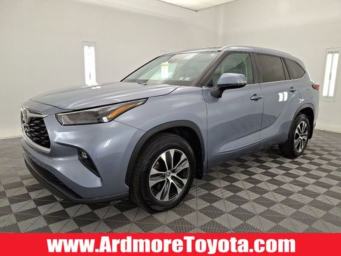 Certified 2023 Toyota Highlander XLE image 1