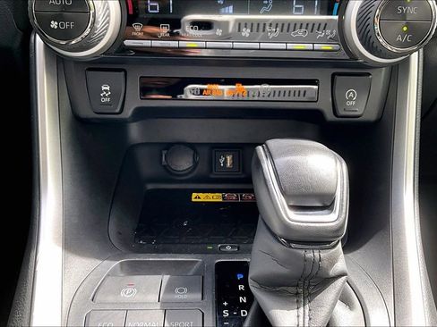 Used 2023 Toyota RAV4 XLE Premium image 24