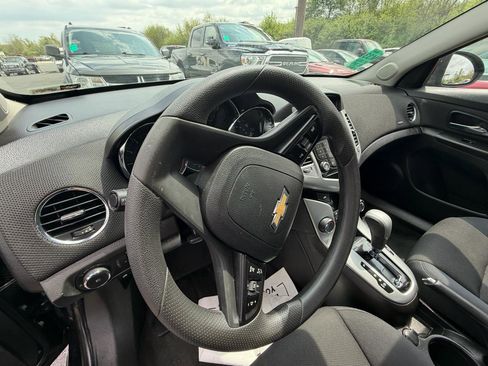 Used 2016 Chevrolet Cruze LT image 14