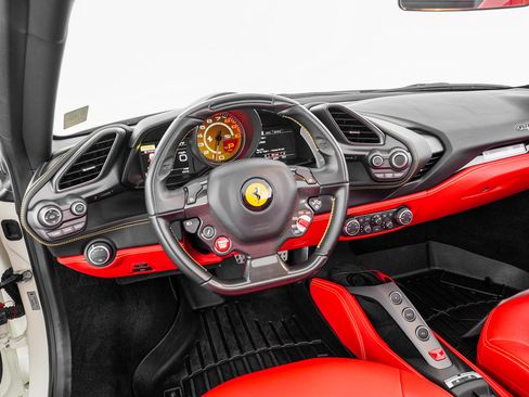 Used 2018 Ferrari 488 Spider RWD image 20
