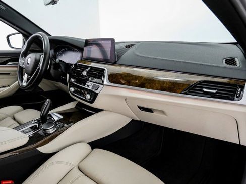 Used 2020 BMW 530i xDrive w/ Premium Package image 10