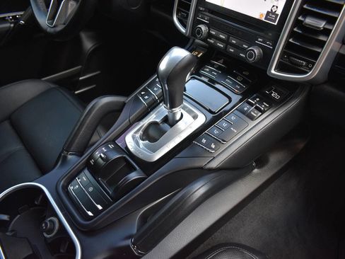 Used 2018 Porsche Cayenne Platinum Edition AWD/4WD image 27