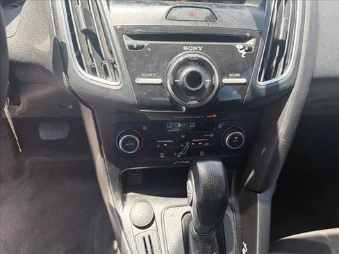 Used 2018 Ford Focus SEL FWD image 15