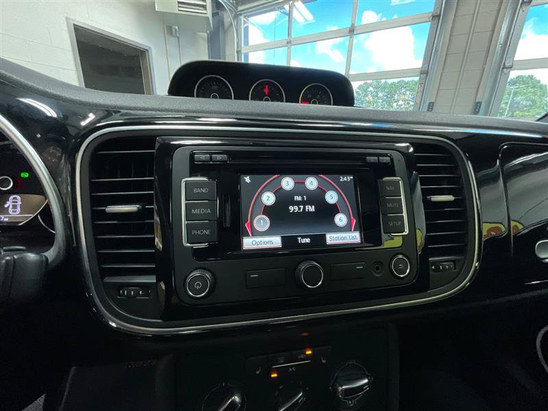 Used 2015 Volkswagen Beetle TDI FWD image 18