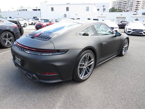Used 2025 Porsche 911 Carrera RWD image 4