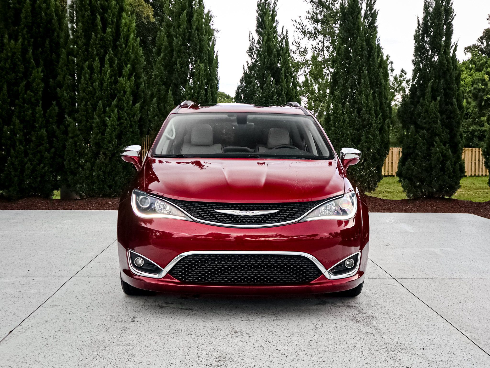 Used 2017 Chrysler Pacifica Limited FWD image 3