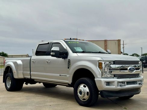 Used 2019 Ford F350 Lariat w/ Lariat Ultimate Package AWD/4WD image 6