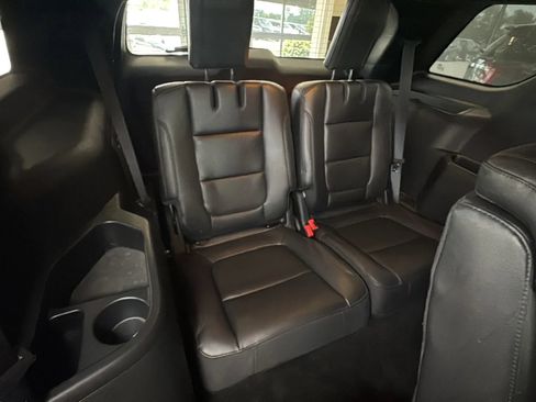 Used 2018 Ford Explorer XLT w/ Equipment Group 202A FWD image 25