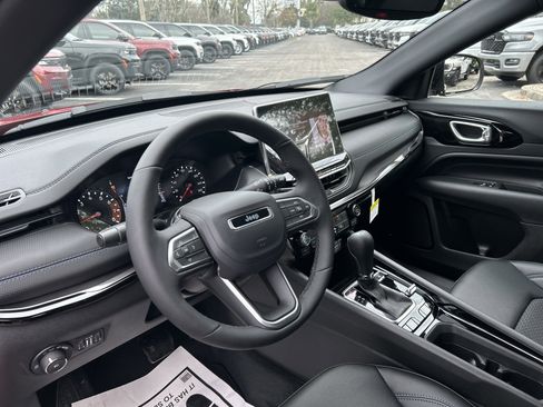 New 2026 Jeep Compass Latitude image 13