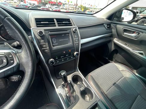 Used 2015 Toyota Camry SE w/ Moonroof Package FWD image 15