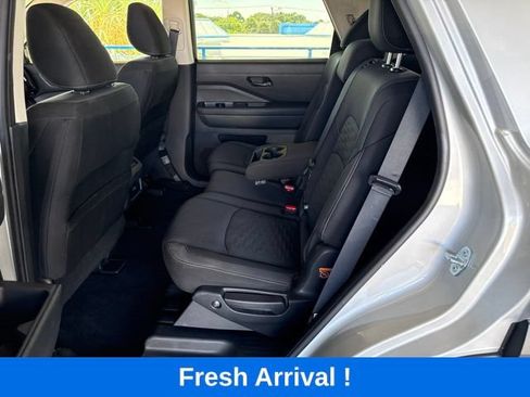 Used 2025 Nissan Pathfinder SV FWD image 3