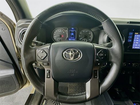 Used 2019 Toyota Tacoma TRD Off-Road image 13