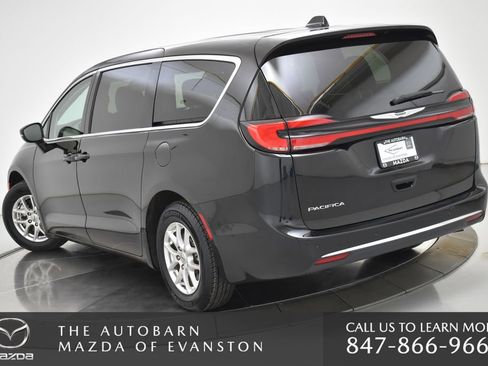 Used 2024 Chrysler Pacifica Touring-L image 7