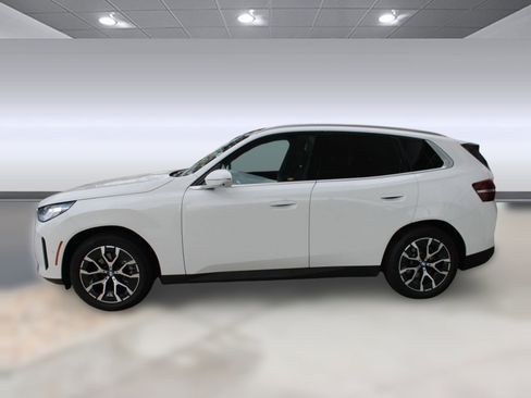 Used 2025 BMW X3 xDrive30i w/ Premium Package image 2