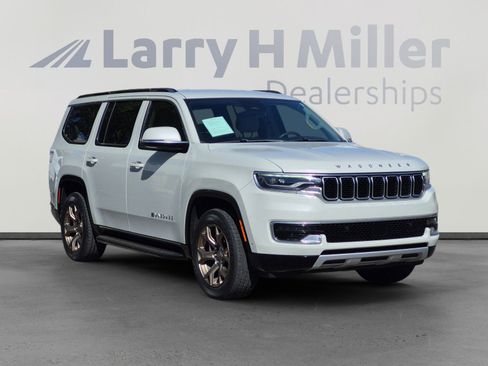 Used 2022 Jeep Wagoneer Series II AWD/4WD image 11
