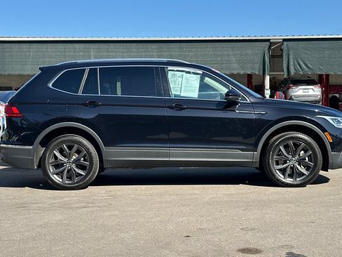 Used 2024 Volkswagen Tiguan SE AWD/4WD image 3