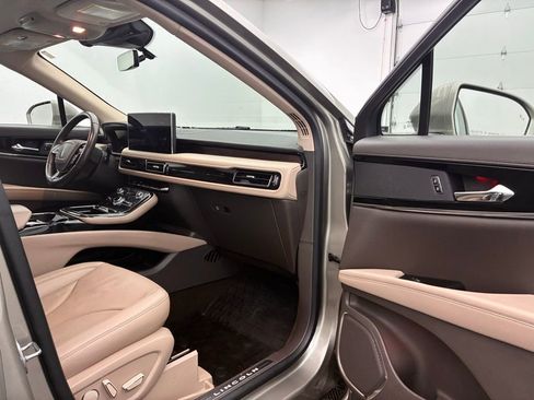 Used 2023 Lincoln Nautilus Reserve image 25