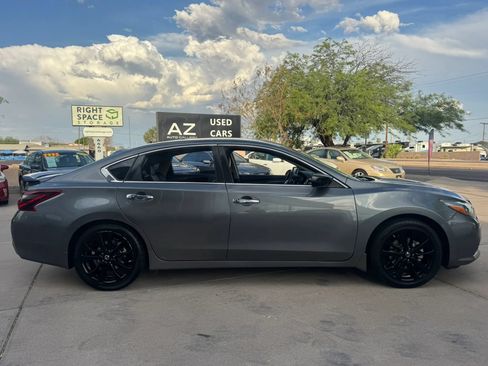 Used 2018 Nissan Altima 2.5 SR w/ SR Midnight Edition FWD image 5
