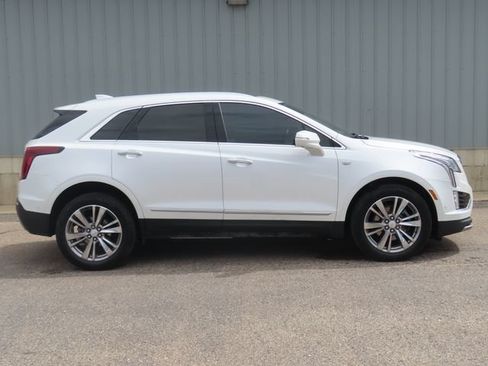Used 2022 Cadillac XT5 Premium Luxury w/ Platinum Package AWD/4WD image 2
