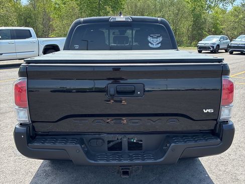 Used 2021 Toyota Tacoma TRD Sport w/ TRD Premium Sport Package AWD/4WD image 4