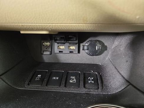 Used 2019 Toyota Highlander Limited image 26