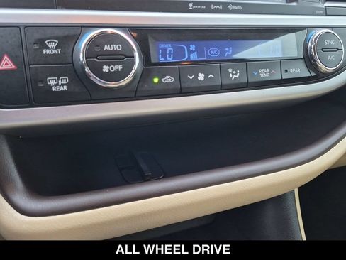 Used 2019 Toyota Highlander Limited Platinum AWD/4WD image 23