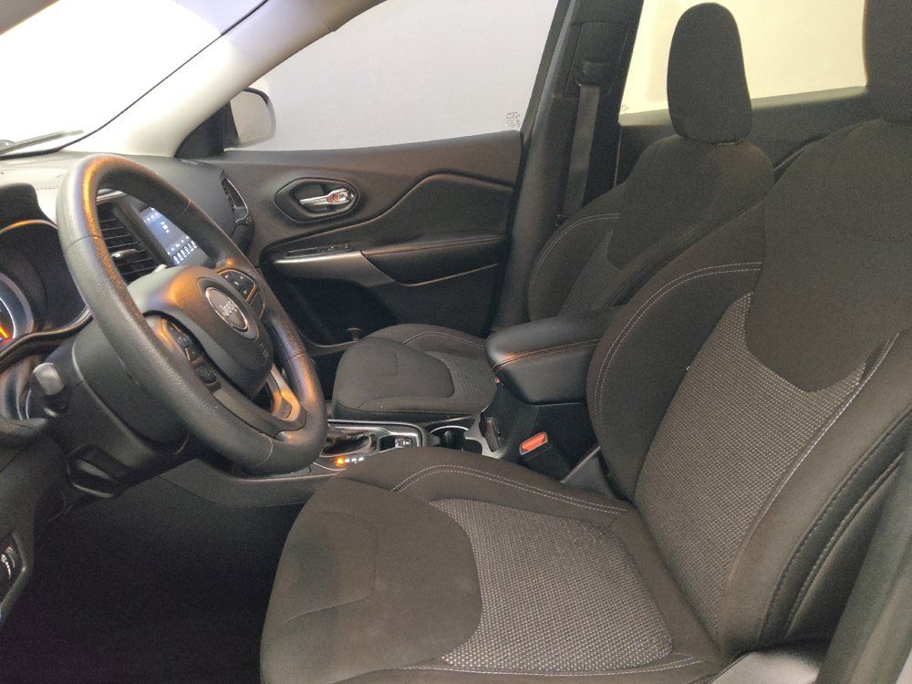 Used 2019 Jeep Cherokee Latitude w/ Popular Appearance Group AWD/4WD image 17