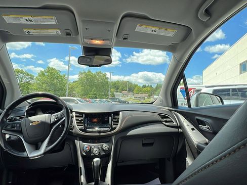Used 2019 Chevrolet Trax LT w/ LT Convenience Package AWD/4WD image 19