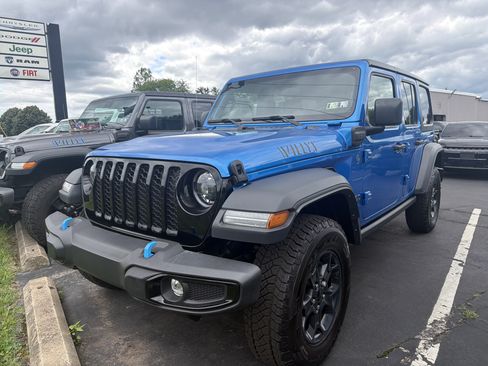 Used 2023 Jeep Wrangler Unlimited w/ Convenience Group AWD/4WD image 3