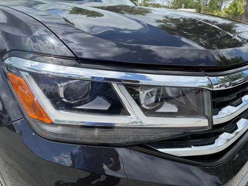 Used 2022 Volkswagen Atlas Cross Sport SE w/ Panoramic Sunroof Package image 4