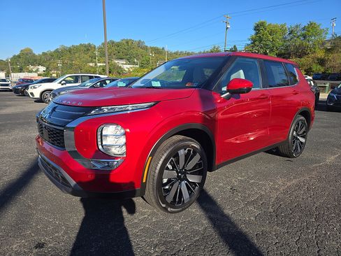 New 2025 Mitsubishi Outlander SE image 9