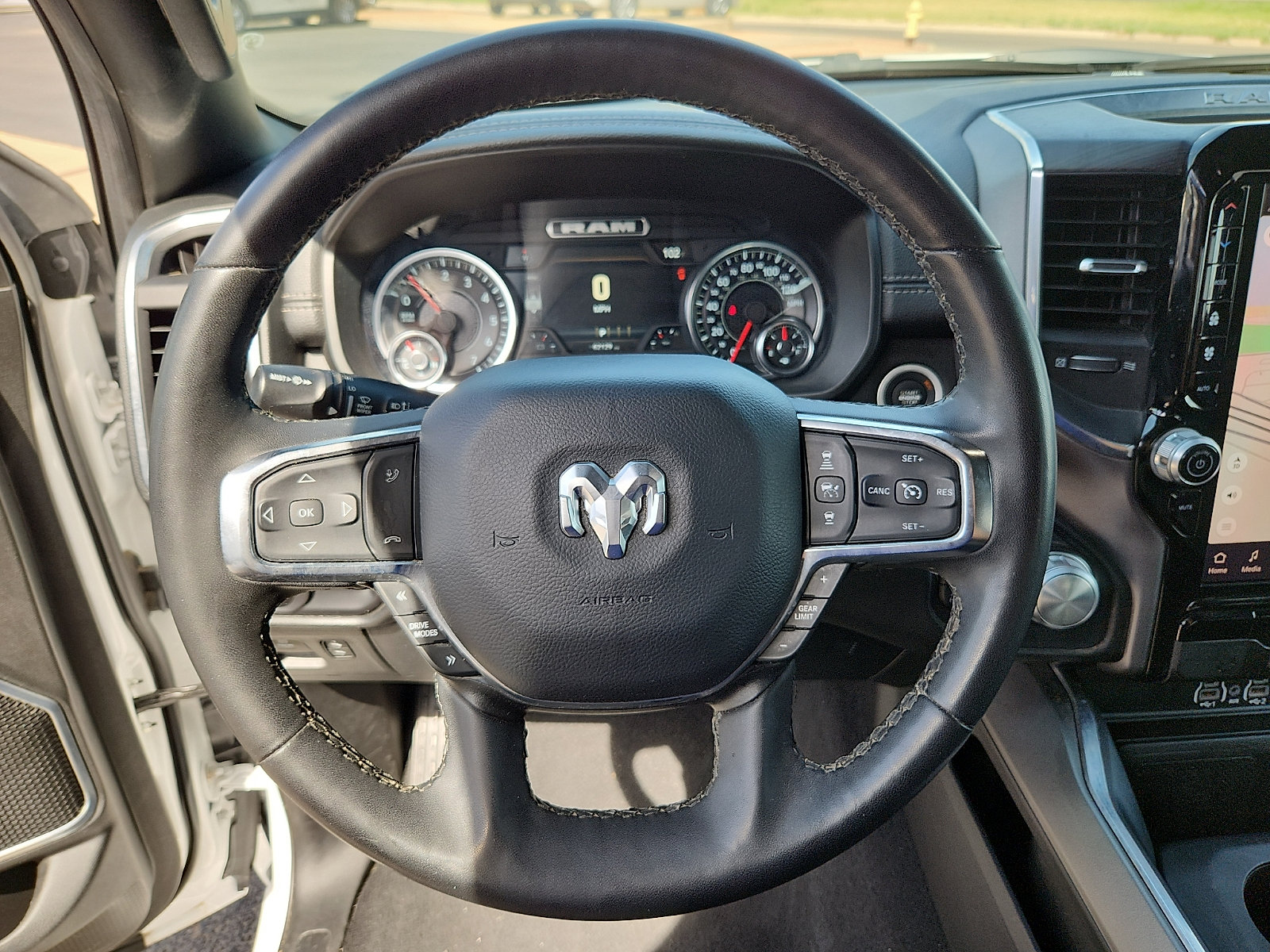 Used 2025 RAM 1500 Laramie AWD/4WD image 16